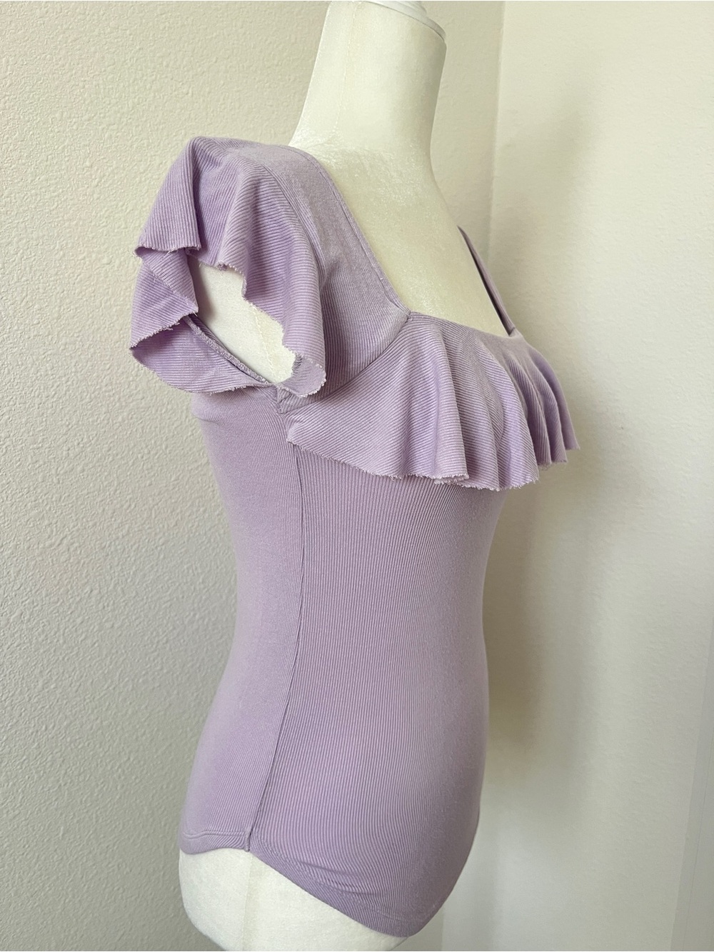 💜 Free People Lavender Ribbed Ruffle Top💜 - Picture 2 of 4